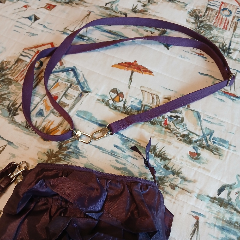 ThirtyOne Ruffle long strap - Picture 3 of 12